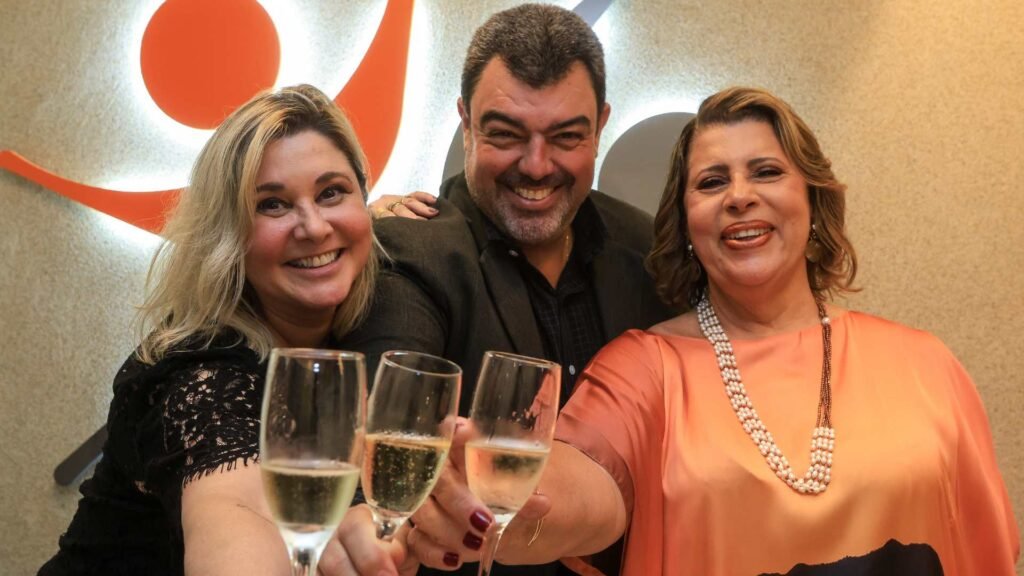 Da esquerda para a direita Dayse Magesti diretora Administrativa e Marco Aurélio Marques diretor Financeiro do CCS-RJ e Fátima Monteiro presidente do CCS-RJ