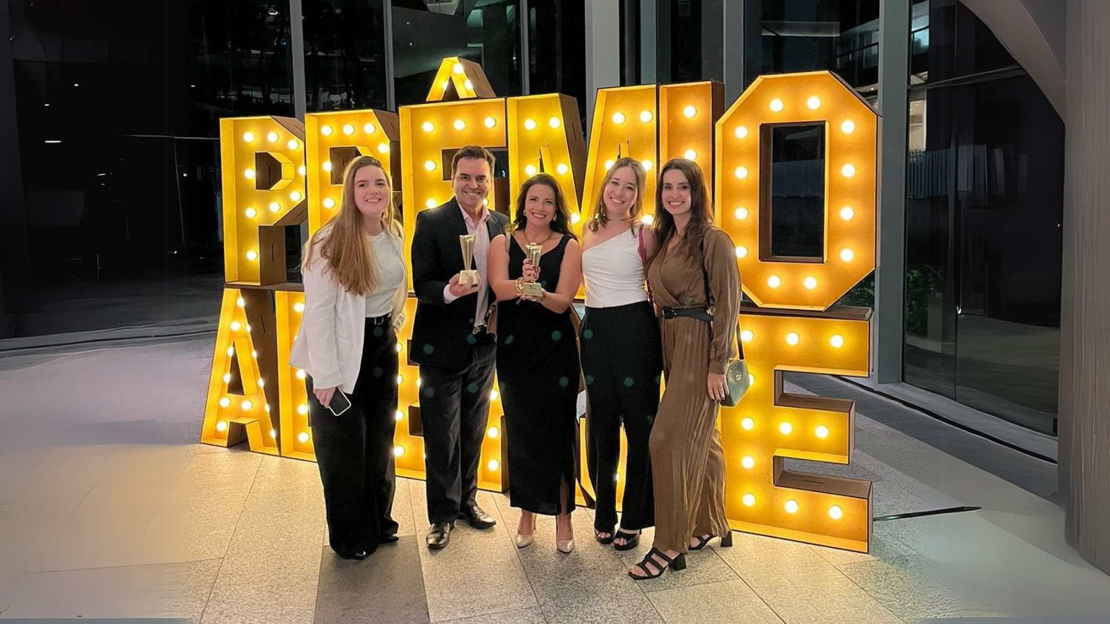 Equipe da Sompo durante cerimônia de premiação do 50° Prêmio Aberje