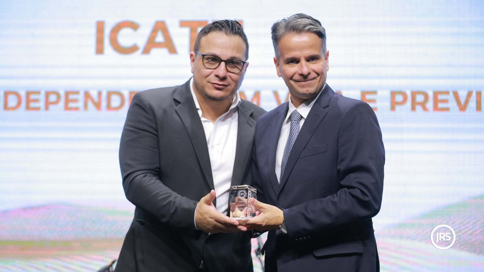 Leonardo Neustadt - Icatu Seguros recebeu o Troféu JRS como Seguradora Independente em Vida e Previdência