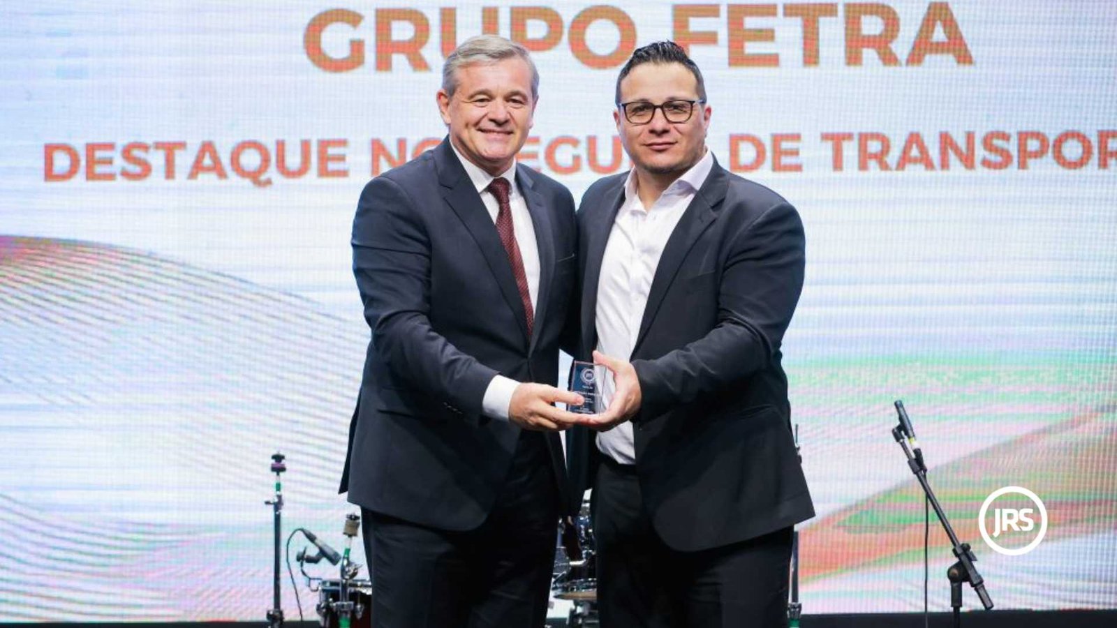 Rogério Bruch recebendo o Troféu JRS