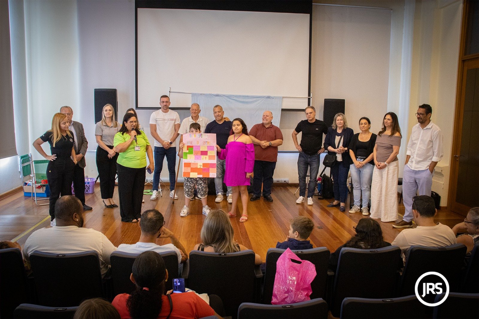 Movimento SOS - Chuvas RS: alunos da Escola Poty Medeiros apresentam a peça “Rua da Esperança”