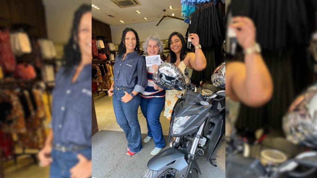 A Gerente da CAPEMISA Capitalização Vanusa Menezes a Gestora comercial do cartão Credblack South Nara Reis e a ganhadora do prêmio Carolina Carvalho