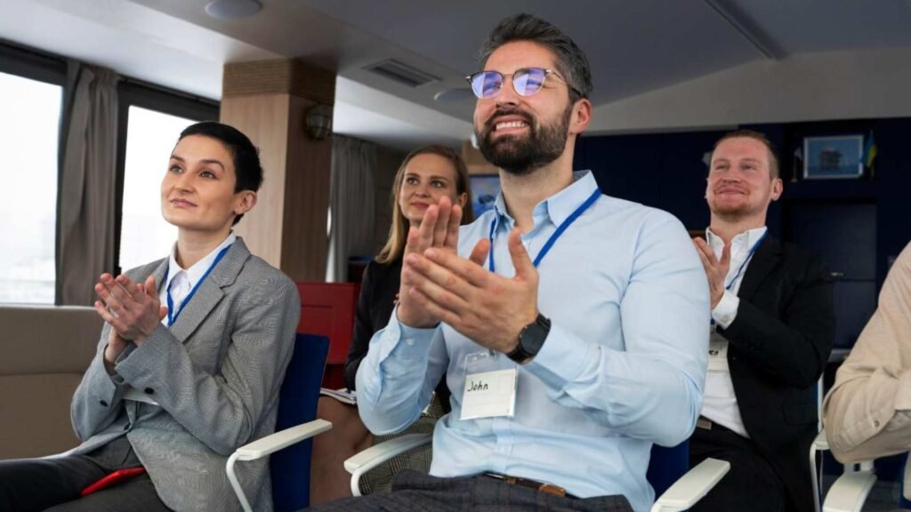 Pessoas que participam do evento de negócios