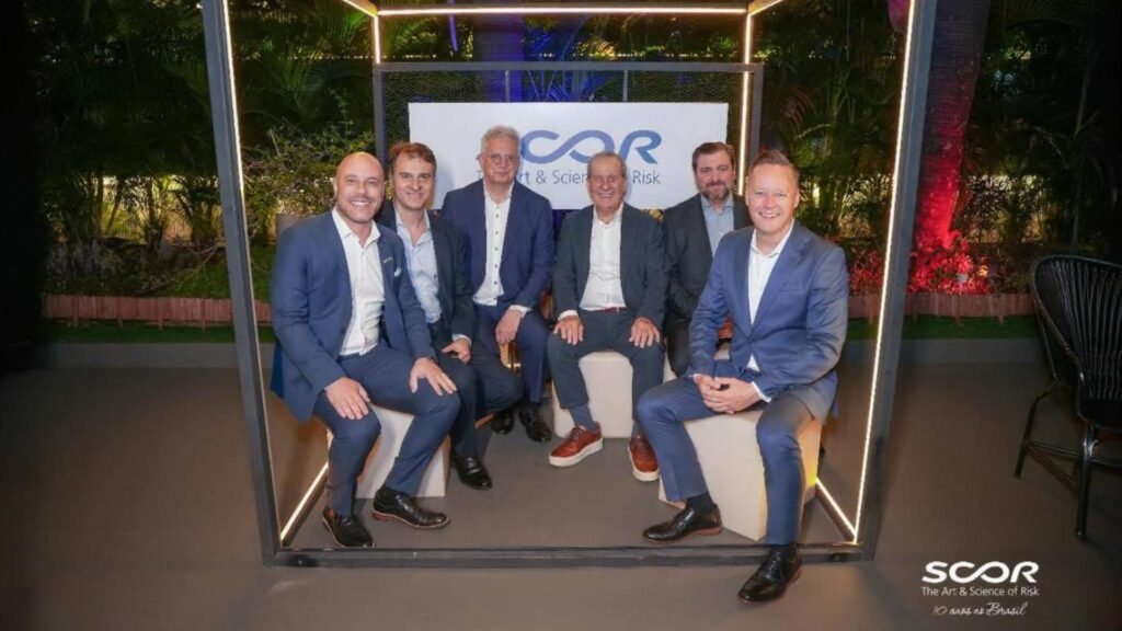 Diretores do Grupo Livonius marcaram presença no evento de 10 anos da SCOR Brasil e posaram ao lado dos executivos da resseguradora global, Fábio Pinho e Jean-Paul Conoscente