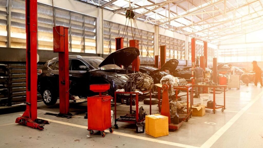 Estação de reparação de automóveis com foco suave e sobre a luz no fundo